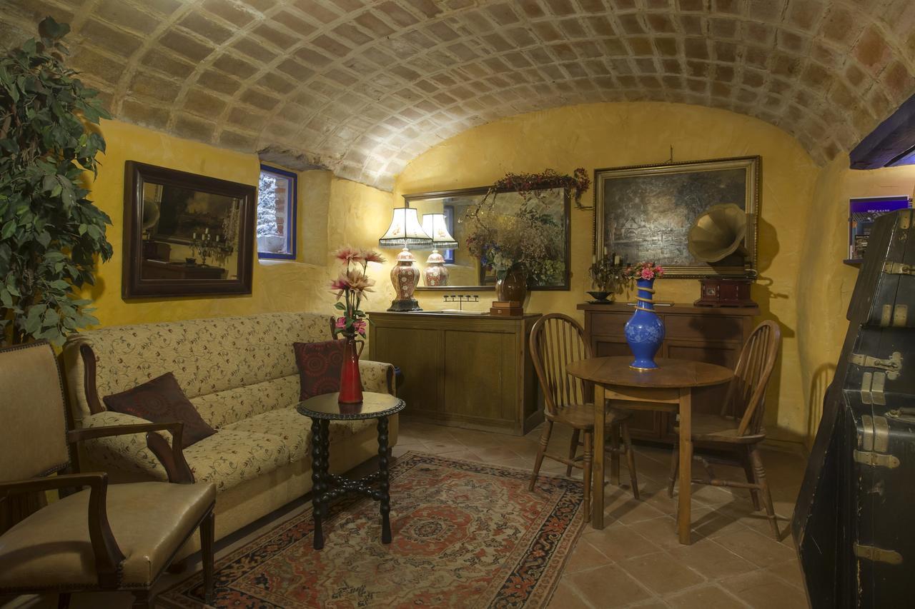 Hostal Blau Peratallada Εξωτερικό φωτογραφία